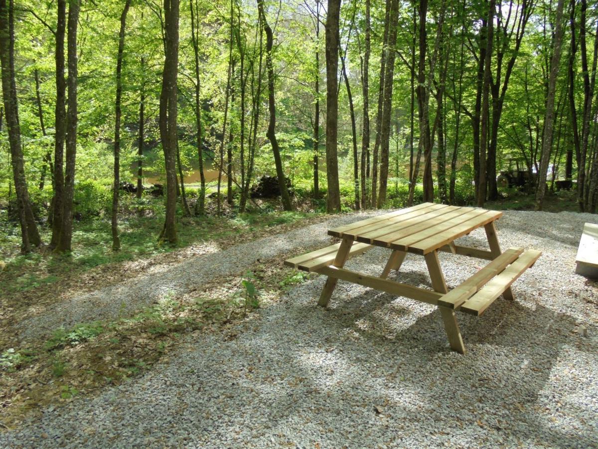 Gite Le Sous-Bois Cerfontaine Eksteriør bilde
